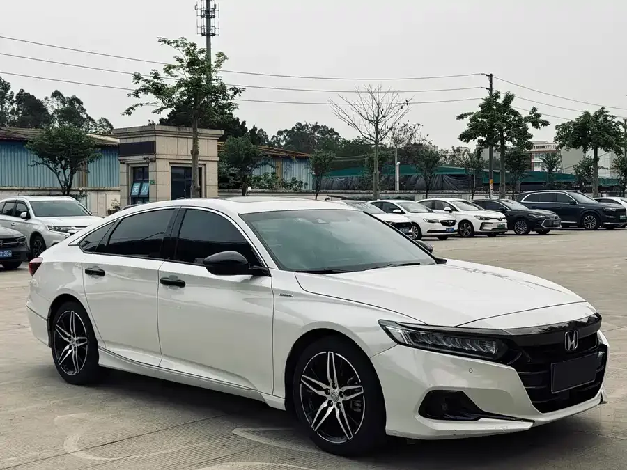 Honda Accord 2022 Accord 260TURBO Fantasy Night Premium Edition 2023 — миниатюра 3