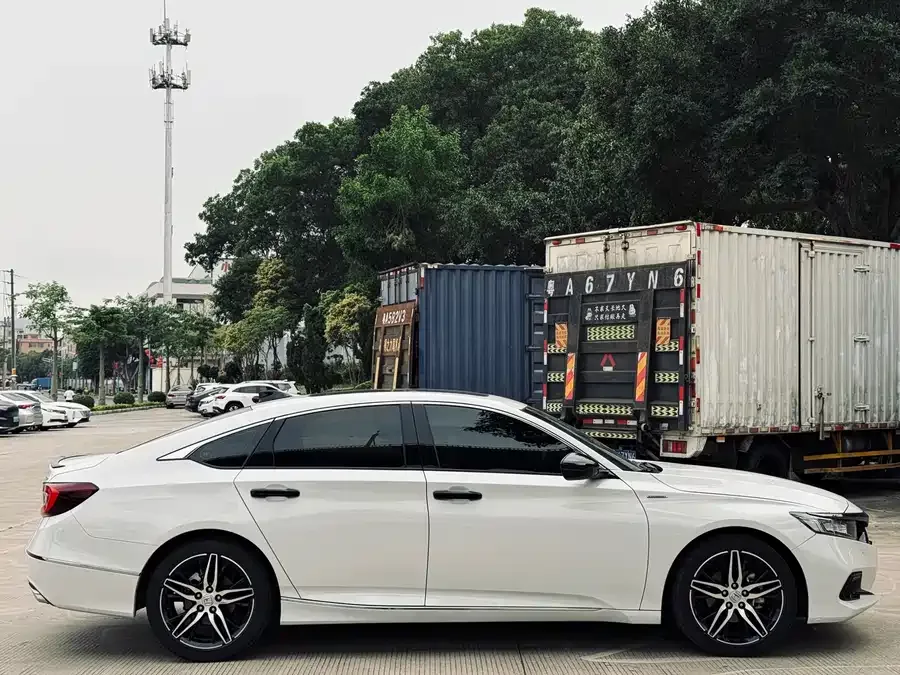 Honda Accord 2022 Accord 260TURBO Fantasy Night Premium Edition 2023 — миниатюра 5