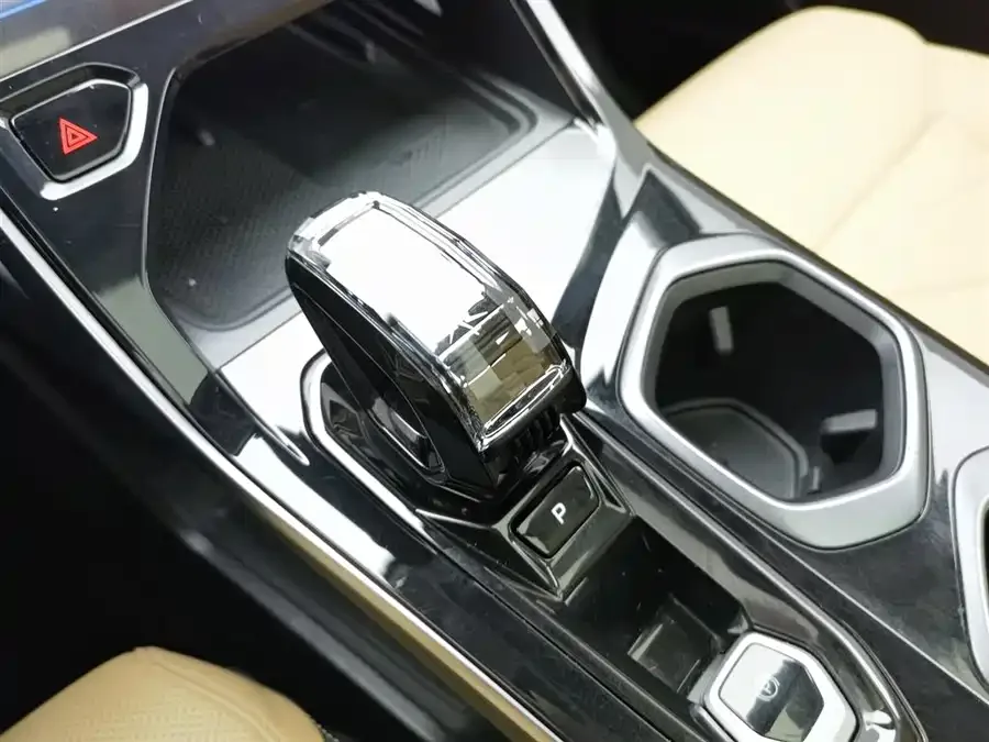 Geely Atlas L Boyue L 2023 1.5TD DCT Premium Edition 2023 — миниатюра 4