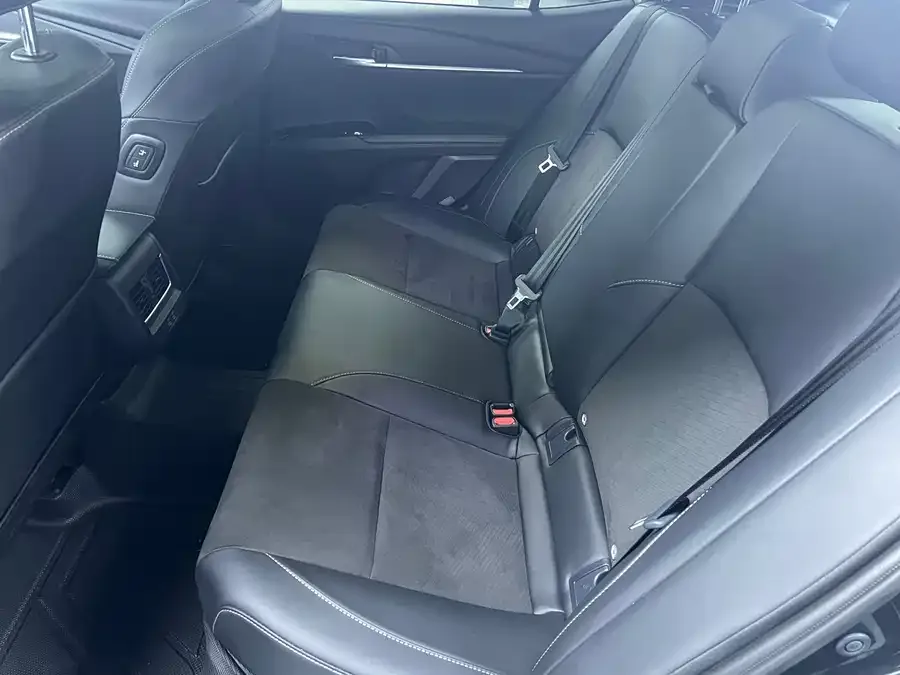 Toyota Camry Camry 2024 Hybrid 2.0HS Sports Edition 2025 — миниатюра 4