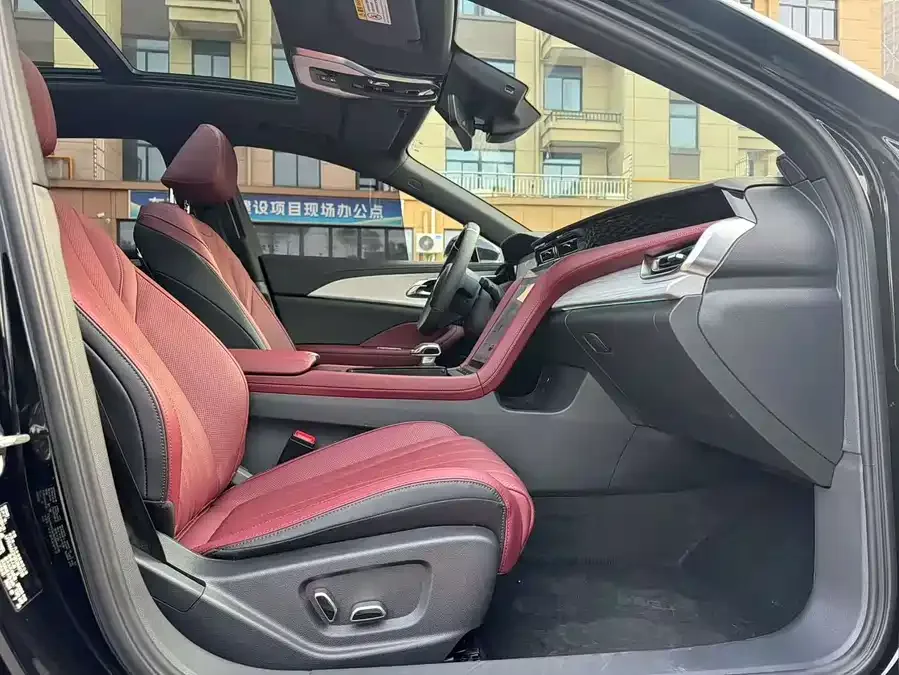Hongqi H5 Hongqi H5 2025 2.0T Automatic Shadow 2 Millionth Commemorative Edition 2026 — миниатюра 4