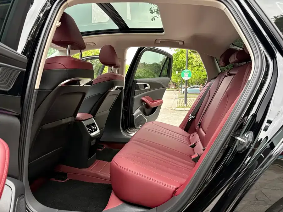 Hongqi H5 Hongqi H5 2025 2.0T Automatic Shadow 2 Millionth Commemorative Edition 2026 — миниатюра 4