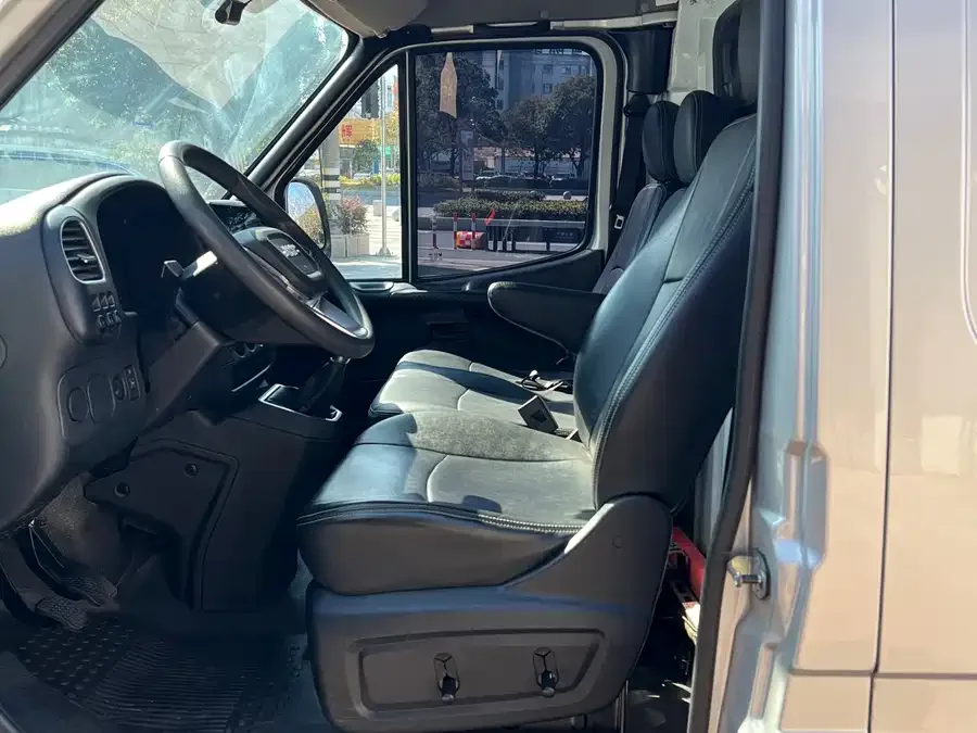 Jiangling special Teshun 2021 2.8T Space King Taurus Long Axis Medium High Roof Rear Single Tire 3-Seater Diesel National VI JX493 2022 — миниатюра 2