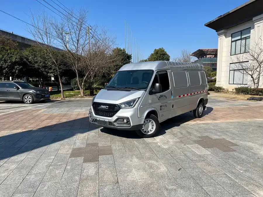 Jiangling special Teshun 2021 2.8T Space King Taurus Long Axis Medium High Roof Rear Single Tire 3-Seater Diesel National VI JX493 2022 — фото 1, купить с доставкой в Москву