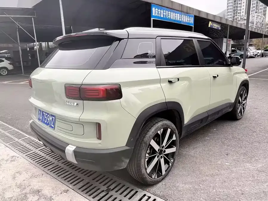 Geely ICON Geely ICON 2023 1.5TD Chocolate Edition 2023 — миниатюра 3