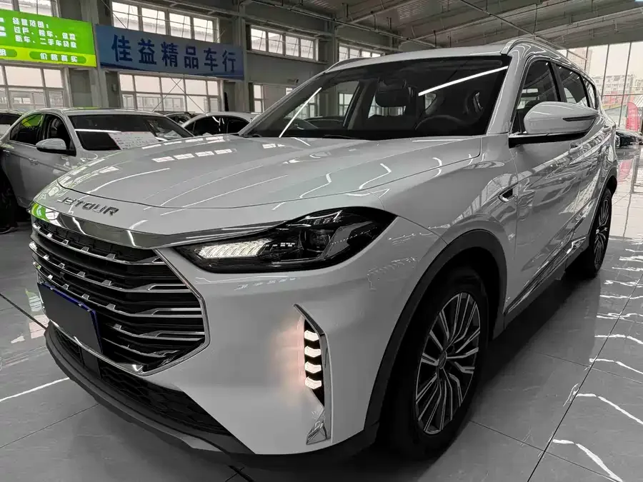Jetour X70 PLUS JETOUR X70 PLUS 2023 1.5T DCT Brave PLUS 5-seater 2023 — фото 1, купить с доставкой в Москву