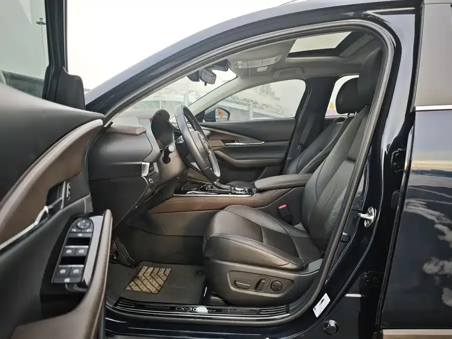Mazda CX-30 2021 2.0L Automatic Jiayue Edition 2022 — миниатюра 5