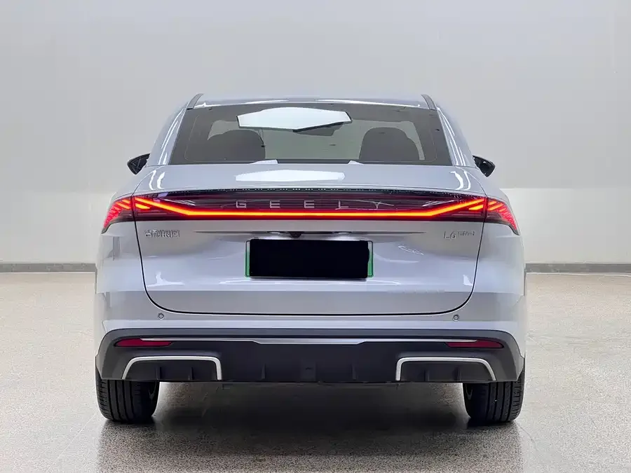 Geely Galaxy L6 Galaxy L6 2025 EM-i 140km Starship Edition 2025 — миниатюра 2
