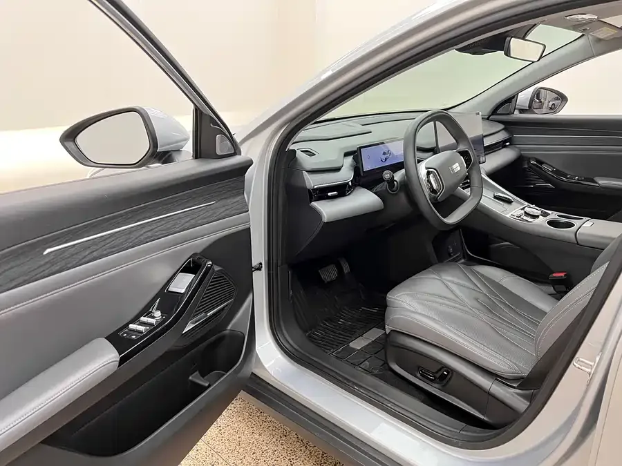 Geely Galaxy L6 Galaxy L6 2025 EM-i 140km Starship Edition 2025 — миниатюра 4