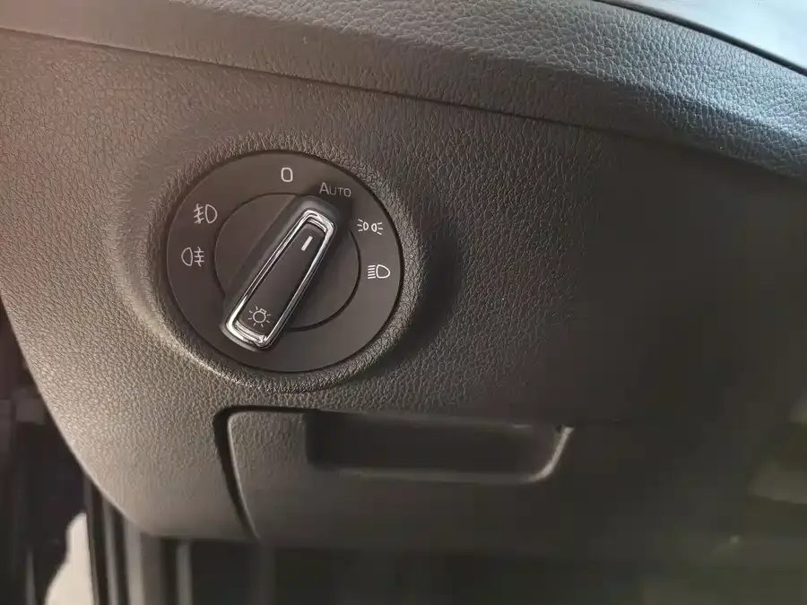 Skoda SuperB Superb 2023 facelifted TSI280 DSG exclusive version 2024 — миниатюра 4