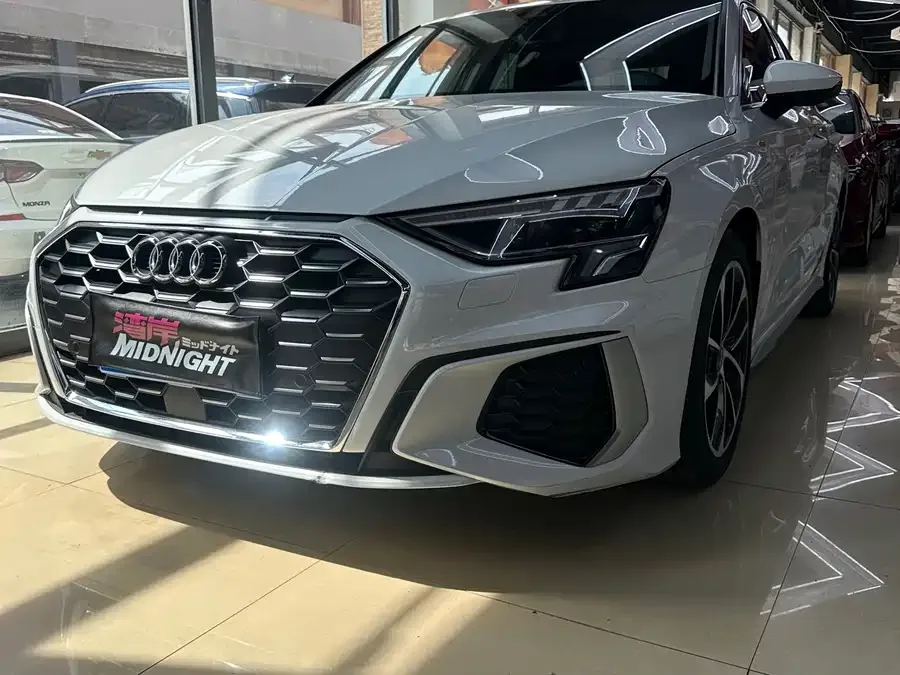 Audi A3 2021 Sportback 35 TFSI Enterprising and Elegant Model 2022 — фото 1, купить с доставкой в Москву