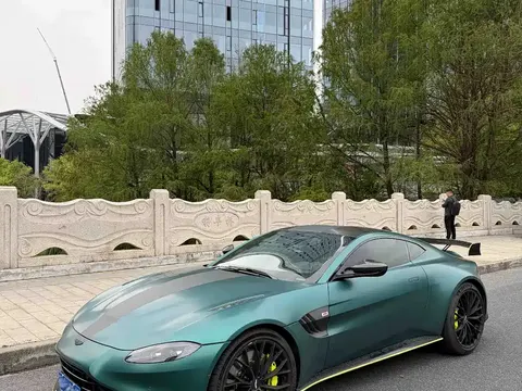 Aston Martin V8 Vantage 2022 купить в Москве
