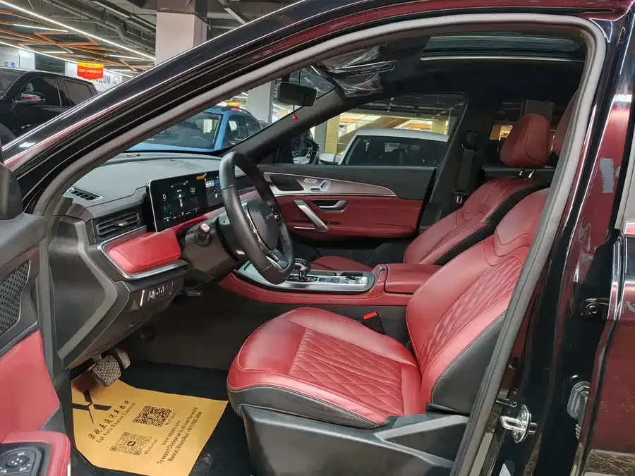 Jetour X70 PLUS JETOUR X70 PLUS 2025 Champion Edition 1.5T DCT Champion MAX+ 7 Seaters 2025 — миниатюра 4