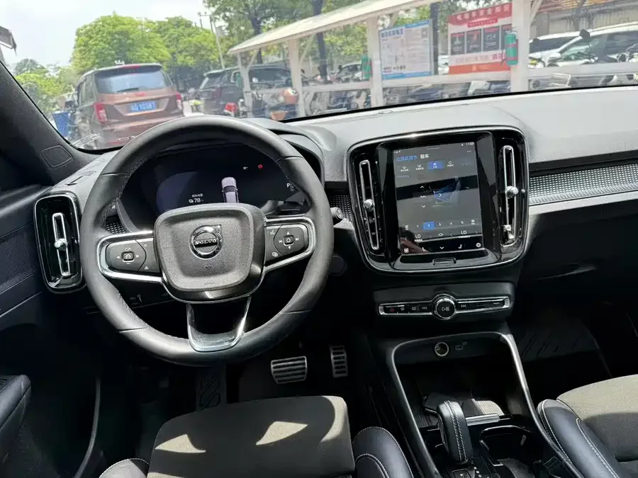 Volvo XC40 New Energy 2022 Long Range Edition PRO 2022 — миниатюра 4