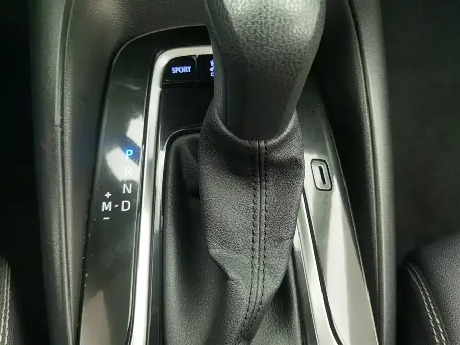Toyota Allion 2021 Asia Lion 2.0L Progressive Edition 2022 — миниатюра 4
