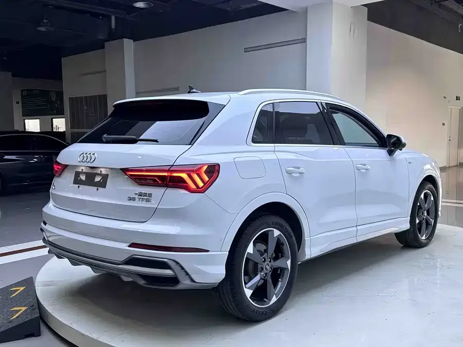 Audi Q3 2022 35 TFSI Fashionable and Dynamic 2022 — миниатюра 2