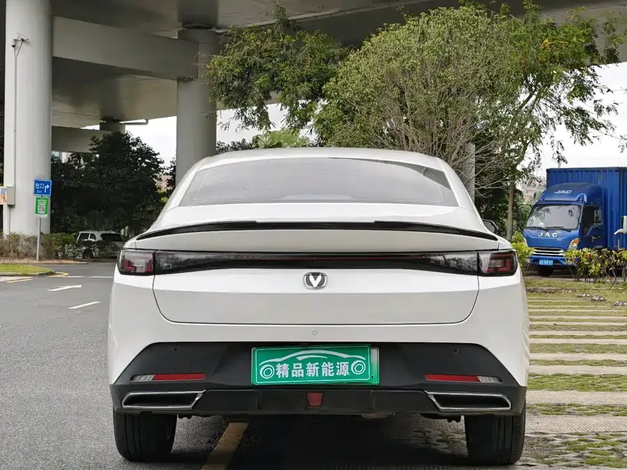Changan Yidong PHEV 2025 Eado PHEV Smart New Blue Whale 145KM High Energy Edition 2025 — миниатюра 2