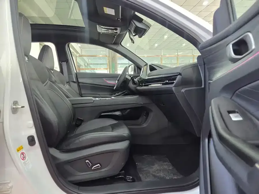 Changan CS55PLUS PHEV Changan CS55PLUS PHEV 2025 Smart New Blue Whale 125km Battleship Edition 2026 — миниатюра 4
