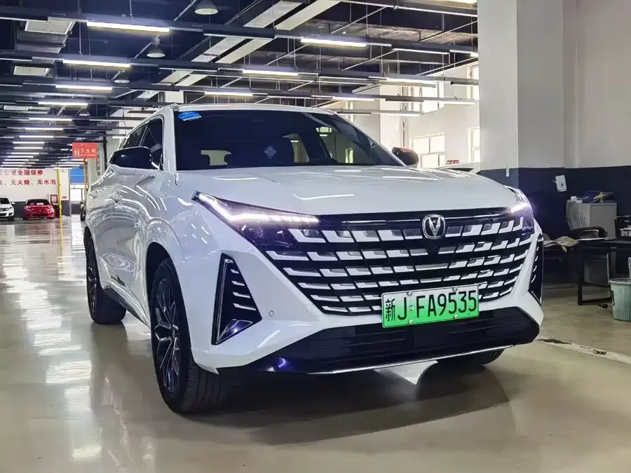 Changan UNI-Z PHEV Changan UNI-Z New Energy 2025 Smart New Blue Whale 125km Battleship+ 2025 — миниатюра 3