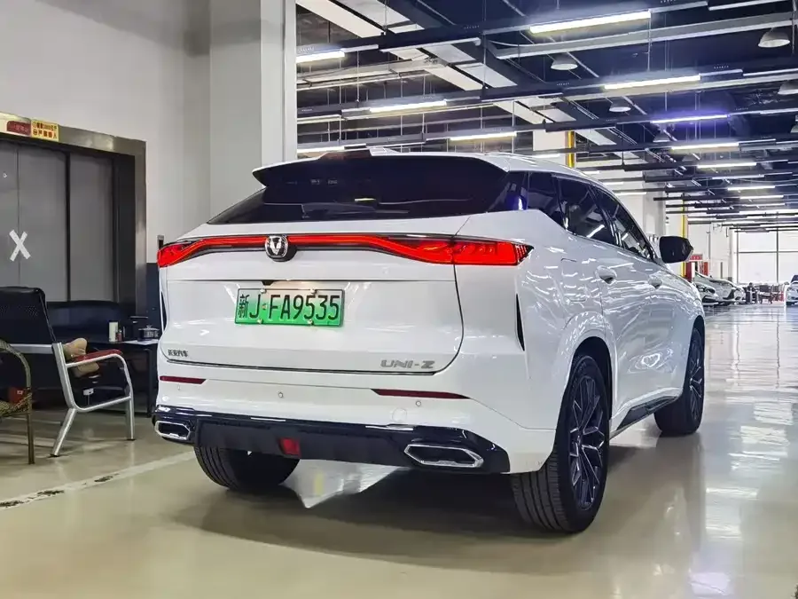 Changan UNI-Z PHEV Changan UNI-Z New Energy 2025 Smart New Blue Whale 125km Battleship+ 2025 — миниатюра 4