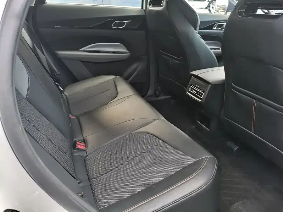 Oshan Z6 Changan Auchan Z6 2023 Blue Whale 1.5T DCT Smart City Edition 2023 — миниатюра 4