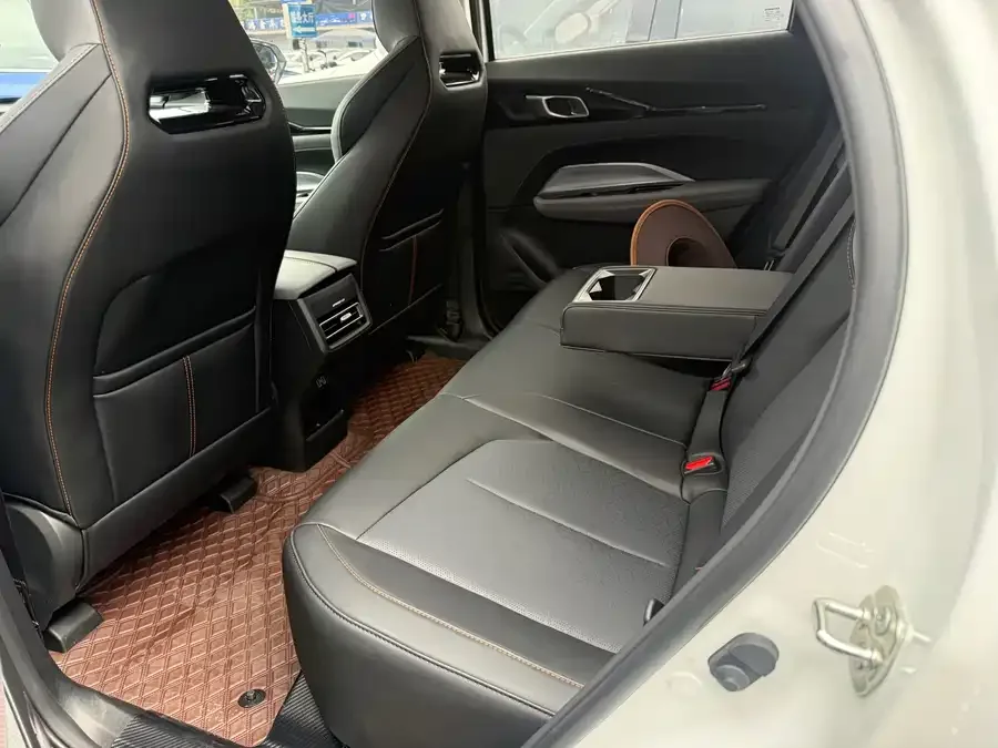 Oshan Z6 Changan Auchan Z6 2023 Blue Whale 1.5T DCT smart model 2024 — миниатюра 2