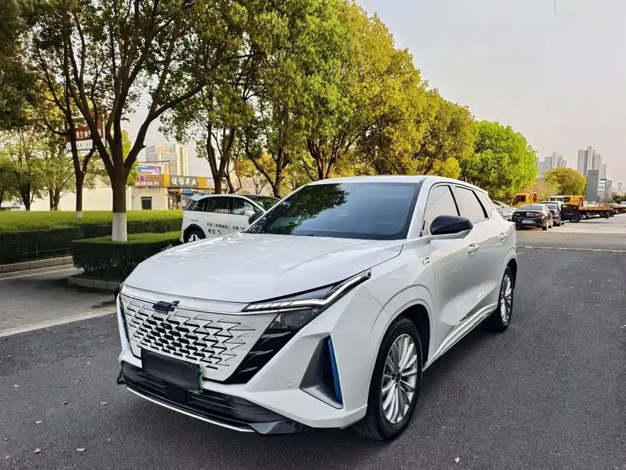 Oshan Z6 New Energy Changan Oushang Z6 New Energy 2023 iDD 150KM Flagship PLUS Smart Parking Edition 2024 — фото 1, купить с доставкой в Москву