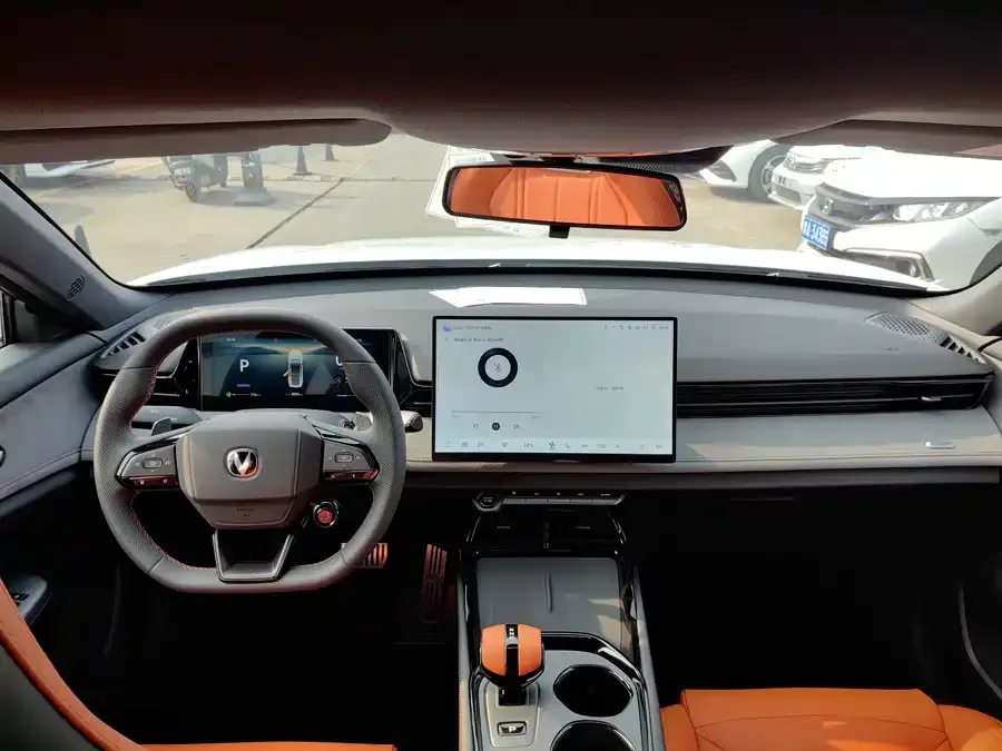 Changan UNI-V Changan UNI-V 2025 third generation 1.5T 500Bar premium sports model 2026 — миниатюра 2