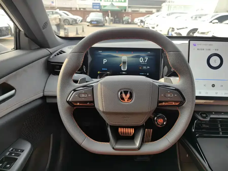 Changan UNI-V Changan UNI-V 2025 third generation 1.5T 500Bar premium sports model 2026 — миниатюра 4