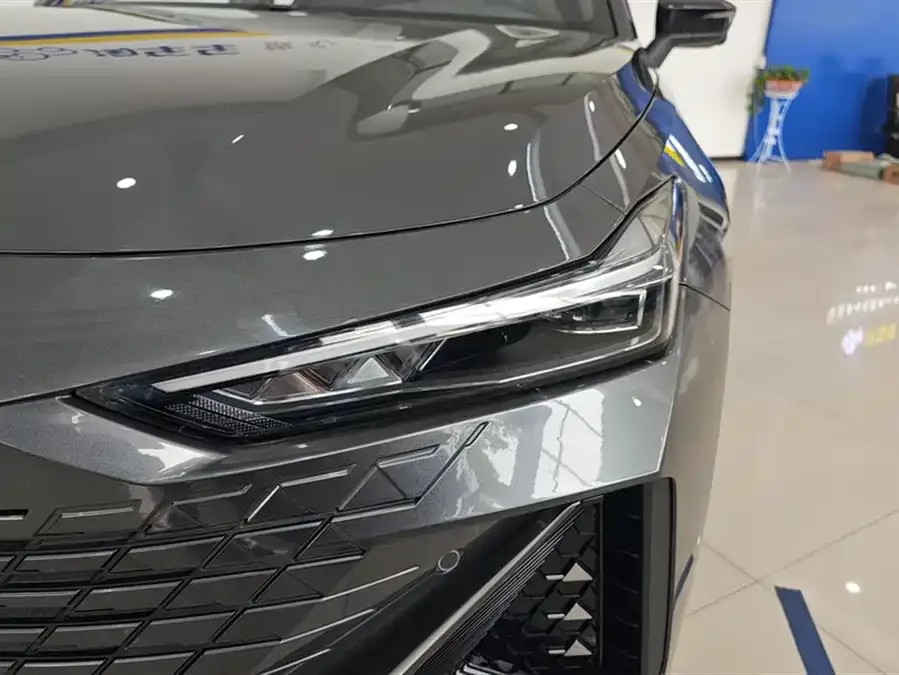 Changan UNI-V Changan UNI-V 2024 1.5T High Energy Edition 2024 — миниатюра 2
