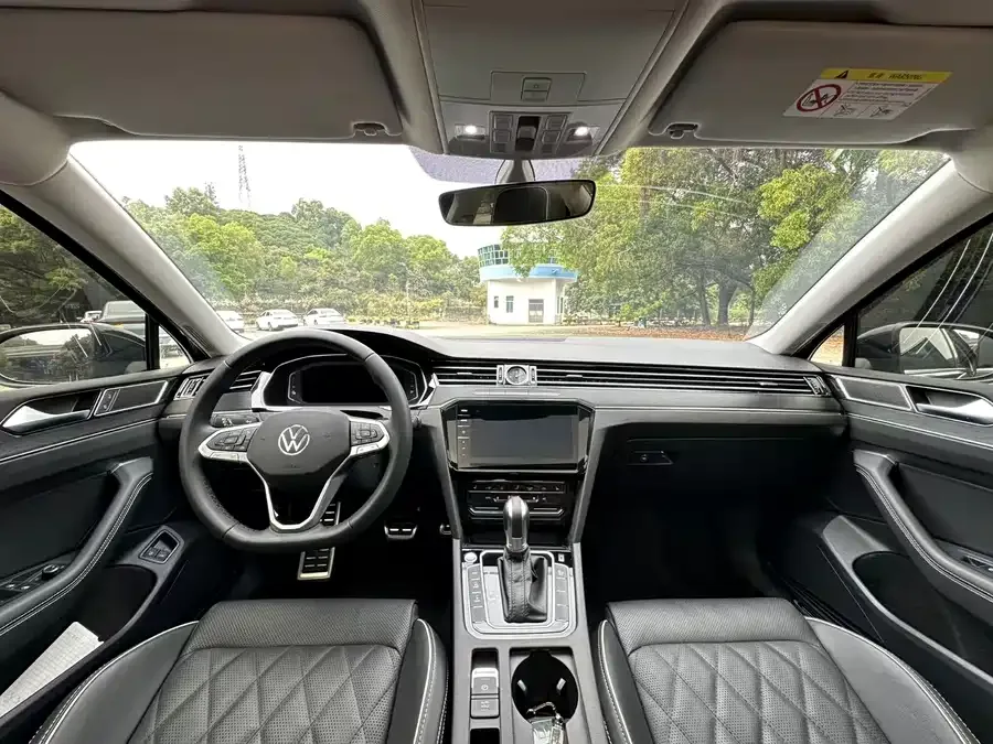 Volkswagen Magotan GTE plug-in hybrid Magotan GTE plug-in hybrid 2022 GTE luxury model 2024 — миниатюра 2