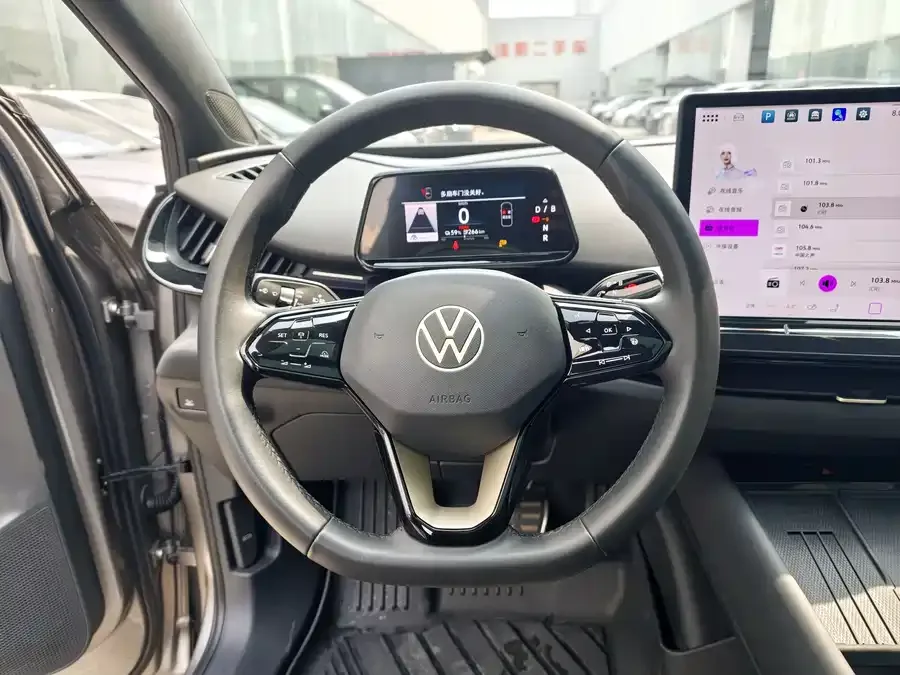 Volkswagen ID. UNYX Yuzhong06 2024 Pro Long-endurance Edition 2025 — миниатюра 2