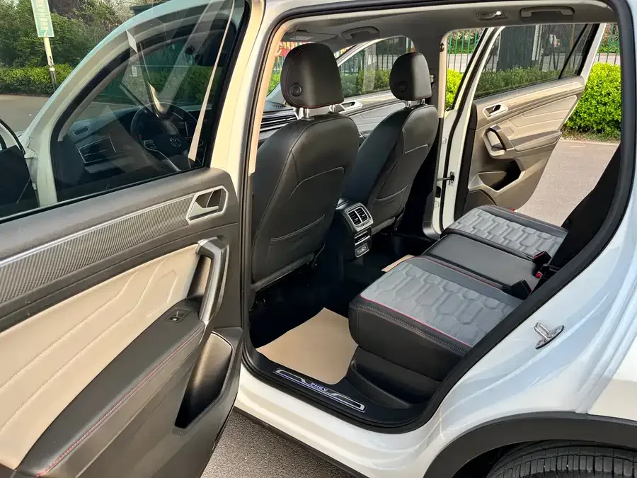 Volkswagen Tiguan L New Energy Tiguan L New Energy 2023 430PHEV Plug-in Hybrid Flagship Edition 2023 — миниатюра 5