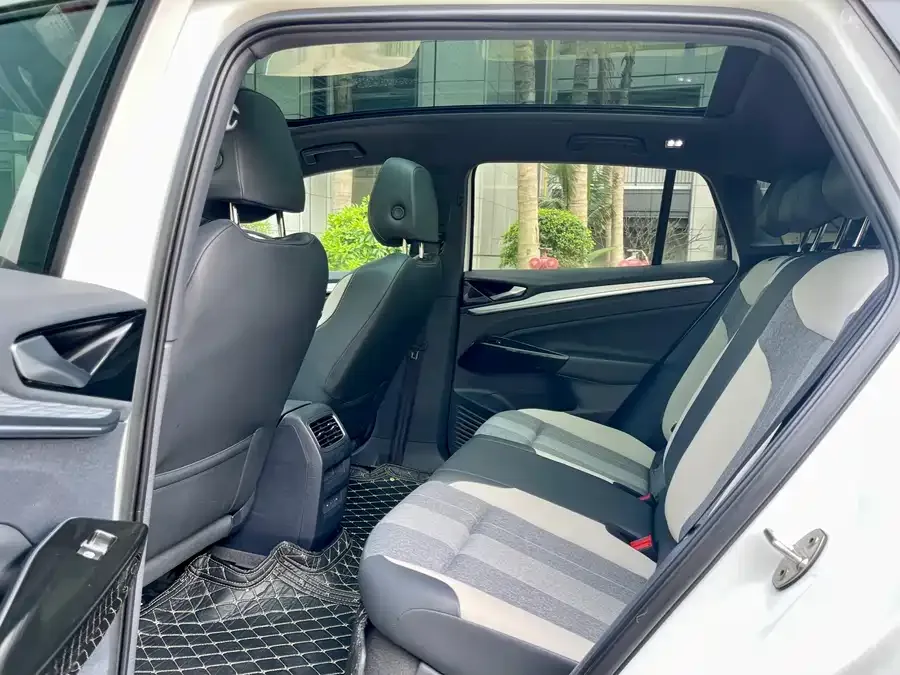 Volkswagen ID.4 CROZZ ID.4 CROZZ 2022 Long-range PURE+ Edition 2023 — миниатюра 2