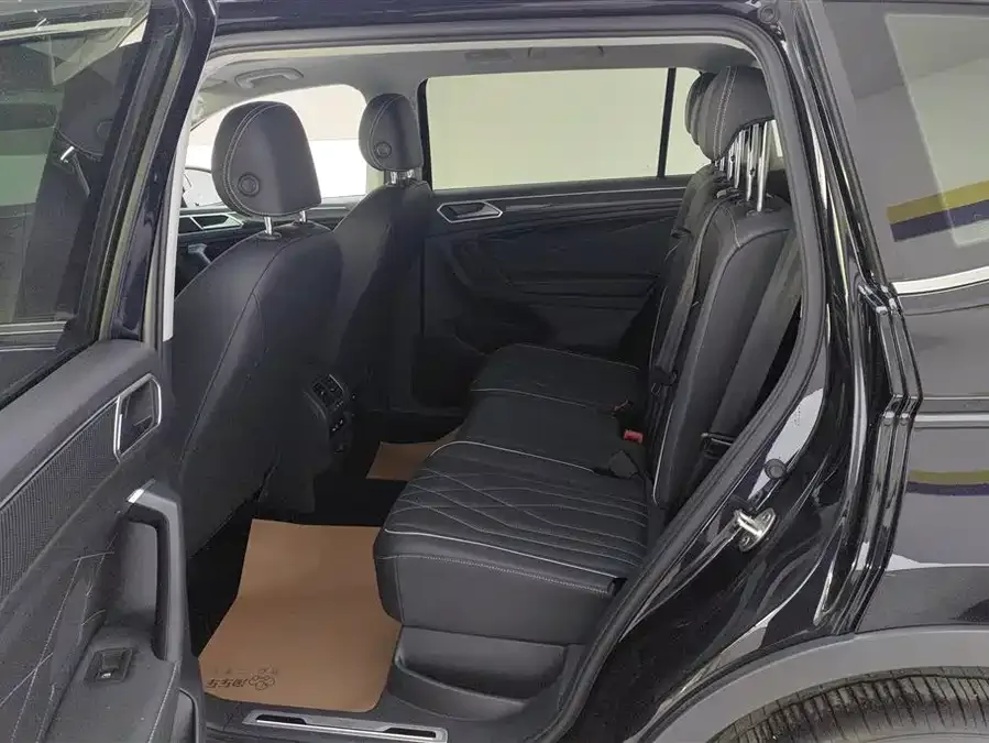 Volkswagen Tiguan L Tiguan L 2022 330TSI Automatic 2WD R-Line Enjoy Edition 2022 — миниатюра 5