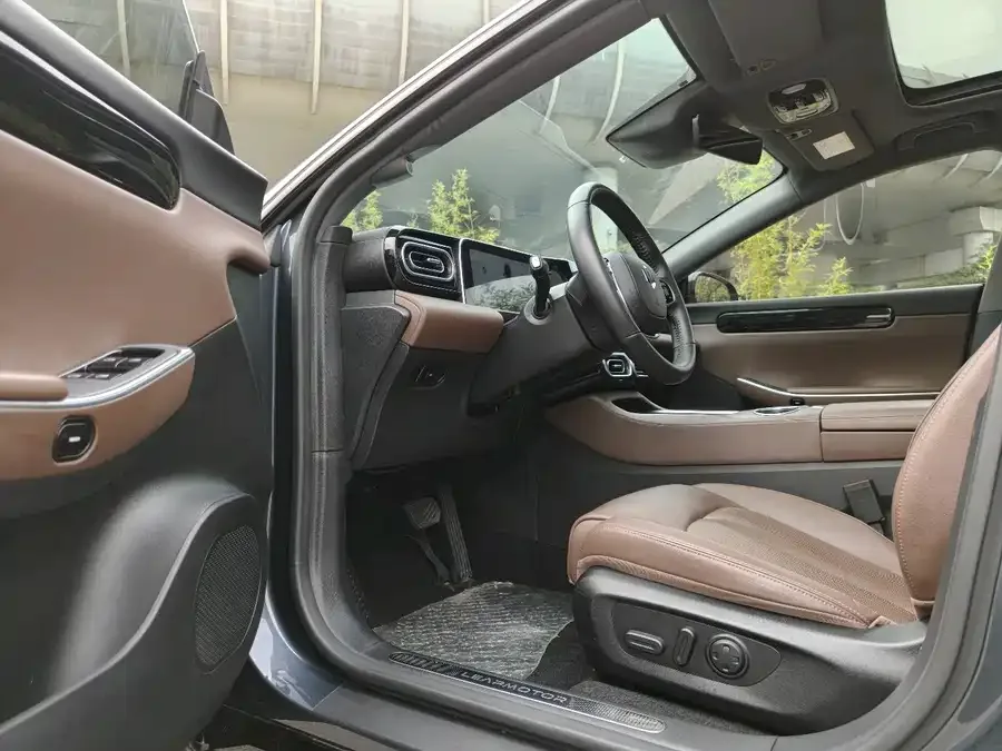 Leapmotor C01 Leapmotor C01 2023 Extended Range 216 Comfort Edition 2023 — миниатюра 4