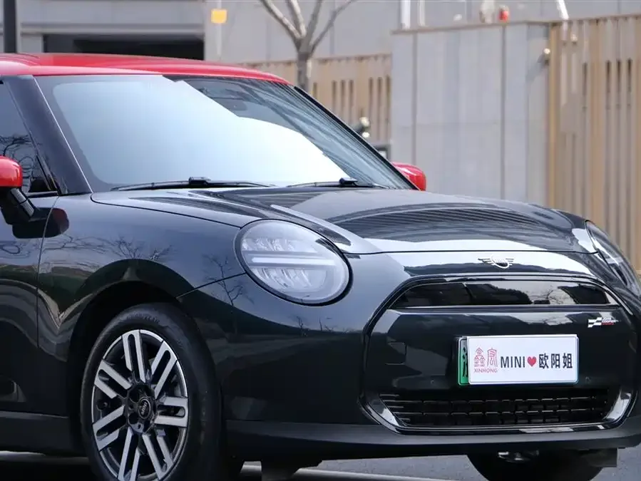 MINI electric COOPER Electric MINI COOPER 2024 456km COOPER E Classic 2025 — миниатюра 4