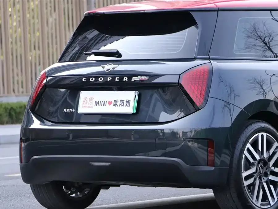 MINI electric COOPER Electric MINI COOPER 2024 456km COOPER E Classic 2025 — миниатюра 5