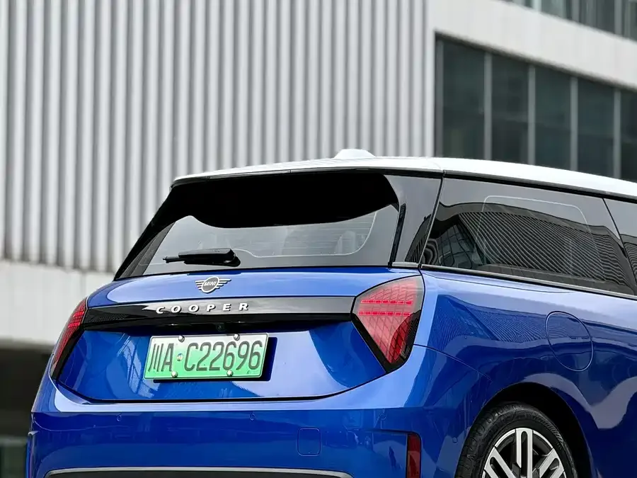 MINI electric COOPER Electric MINI COOPER 2024 456km COOPER E Classic 2025 — миниатюра 5