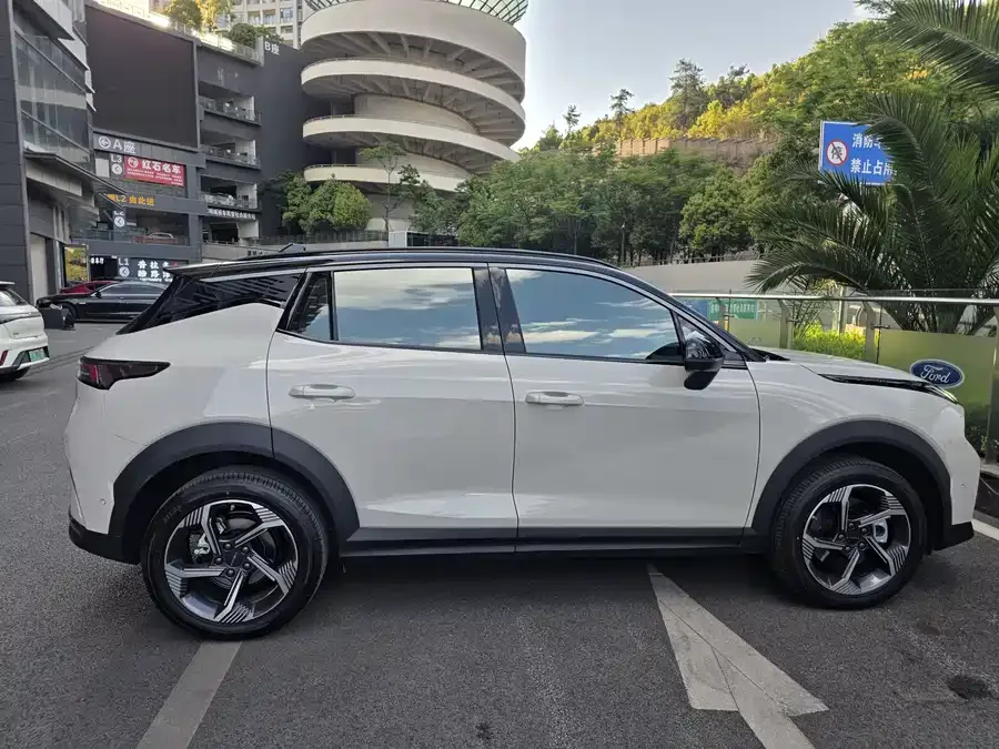 Lynk & Co 06 Lynk & Co 06 2025 Renew 1.5T Halo 2025 — миниатюра 4
