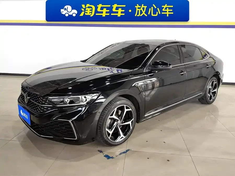 Volkswagen Passat Passat 2023 facelift 330TSI Starry Sky Deluxe Edition 2023 — фото 1, купить с доставкой в Москву