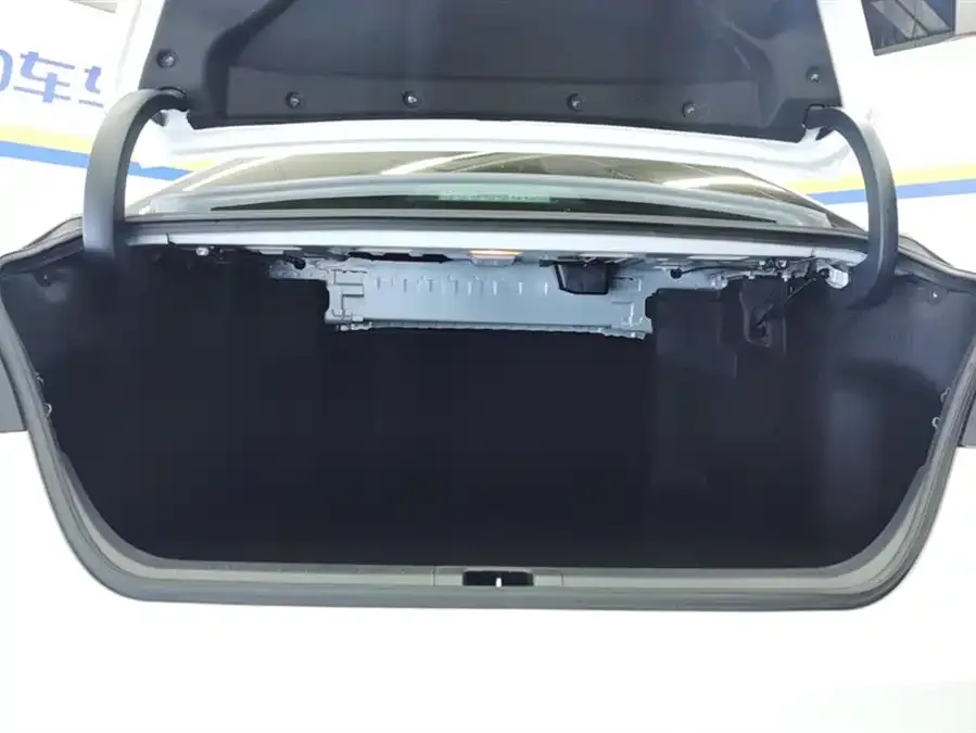 Toyota Camry Camry 2023 2.0G Deluxe Edition 2023 — миниатюра 3