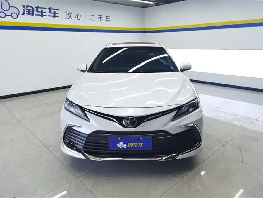 Toyota Camry Camry 2023 2.0G Deluxe Edition 2023 — фото 1, купить с доставкой в Москву