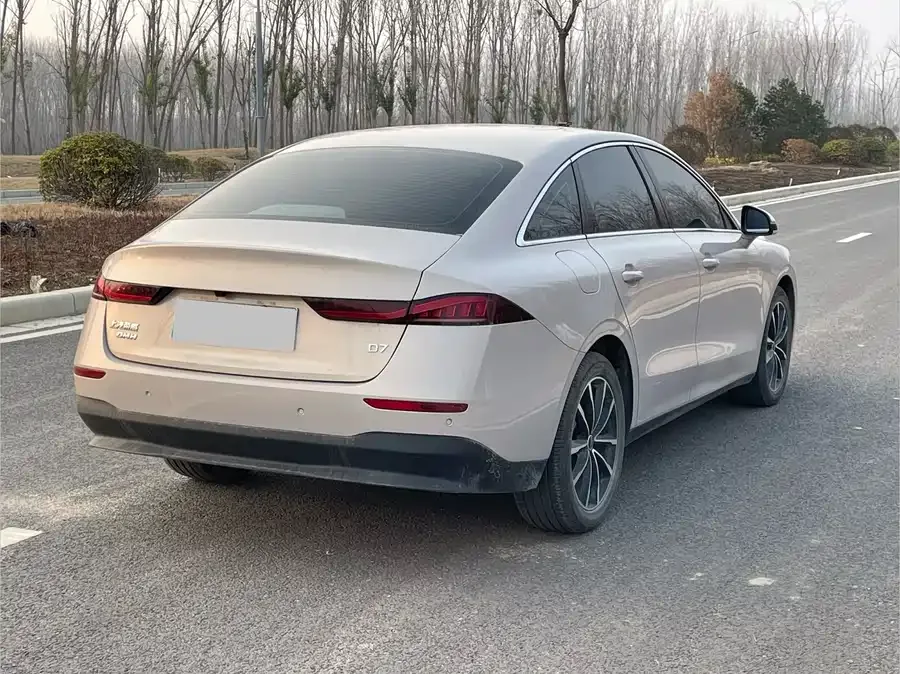 Roewe D7 Roewe D7 2025 DMH 125km World Champion Edition 2025 — миниатюра 3