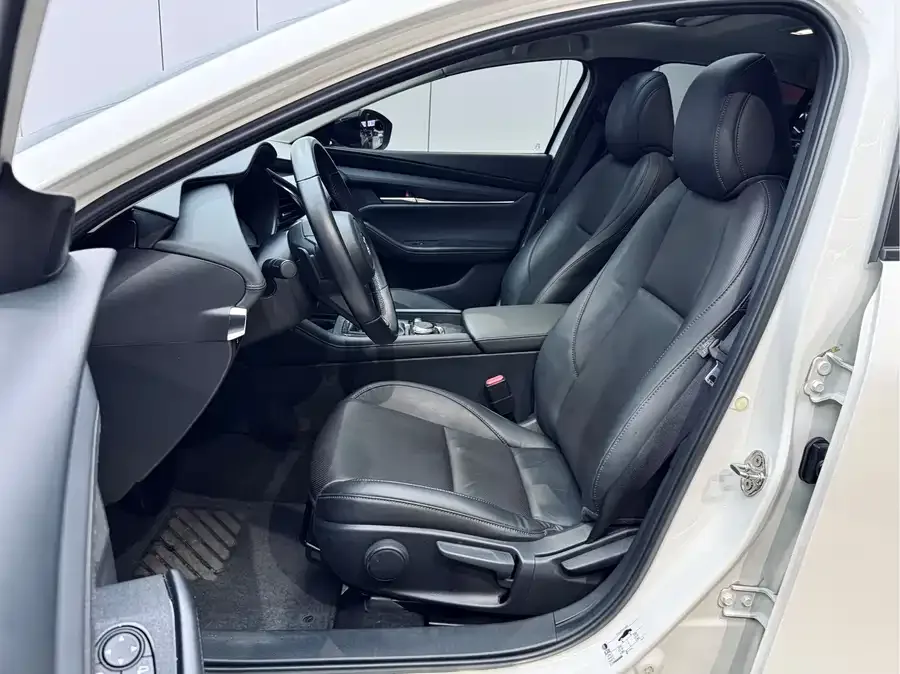 Mazda Axela Mazda 3 Angkesaila 2022 2.0L Automatic Elegant Black Edition 2022 — миниатюра 3