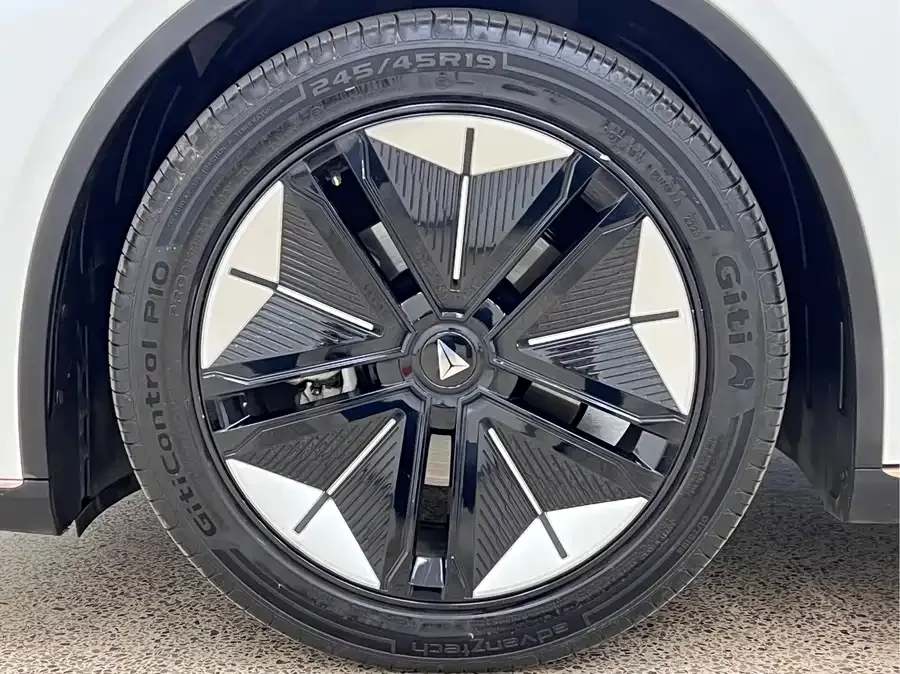 Deepal dark blue SL03 Dark Blue SL03 2022 1.5L 1200 Extended Range Edition 2023 — миниатюра 3