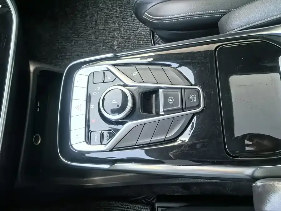 Maxus G20 2021 facelift PLUS 2.0T gasoline automatic luxury version 2022 — миниатюра 4