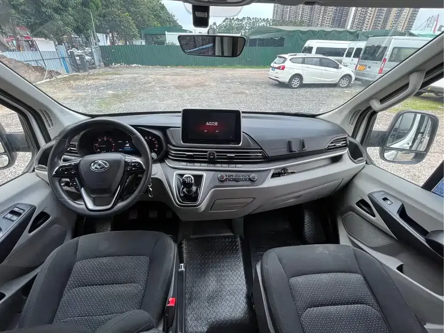 Maxus Xintu V90 Xintu V90 2021 2.0T Manual Smart King Rear-Wheel Drive Single Tire Long Wheelbase High Roof 7 Seats 2022 — миниатюра 3