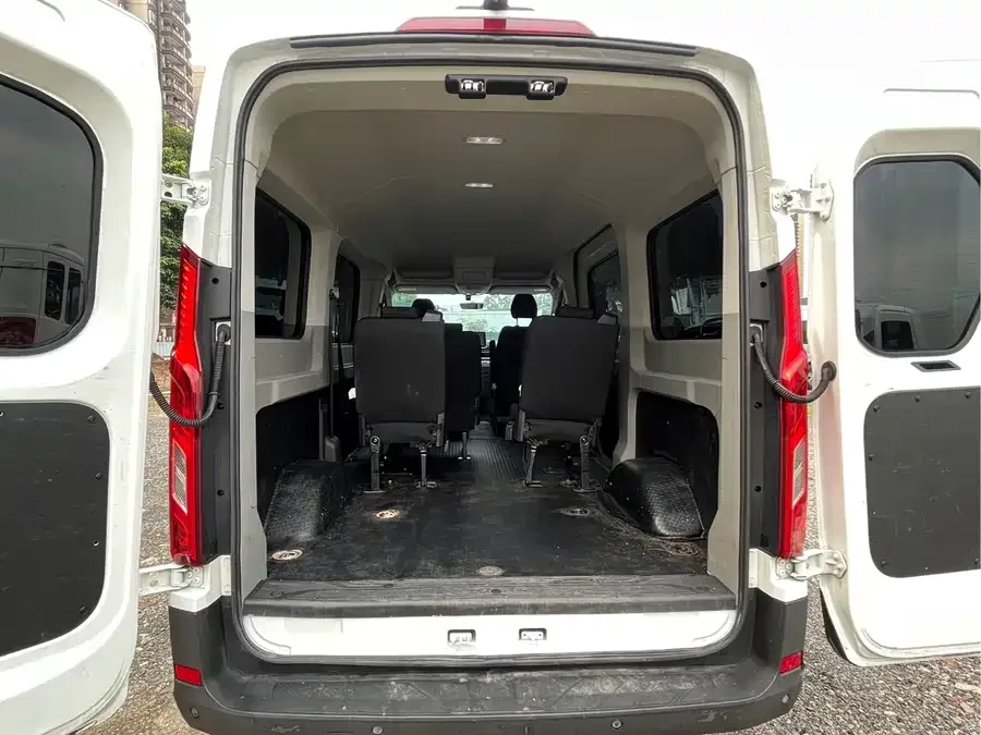 Maxus Xintu V90 Xintu V90 2021 2.0T Manual Smart King Rear-Wheel Drive Single Tire Long Wheelbase High Roof 7 Seats 2022 — миниатюра 4