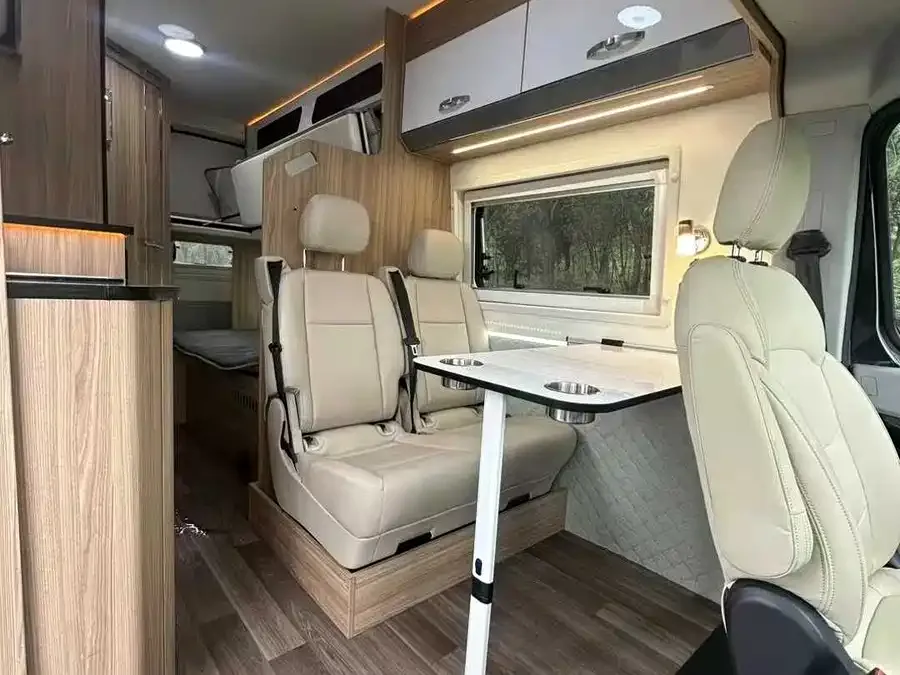 Maxus Xintu V90 Xintu V90 2022 2.0T automatic Zhida operational version rear drive extended axle high roof rear twin tires 14/15 seats 2023 — миниатюра 5